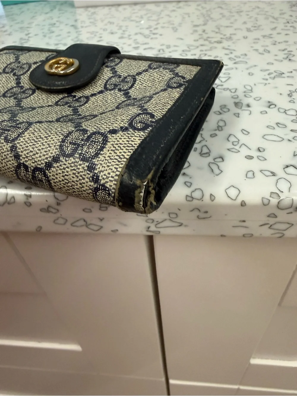Gucci Beige GG Canvas Wallet with Navy Leather Trim and Gold GG - Picture 3 of 10